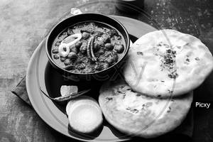Chole + 2 Tandoori Kulcha
