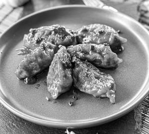 Schezwan Cheese Corn Momos