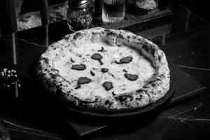 Truffle Formaggio Pizza [Regular]