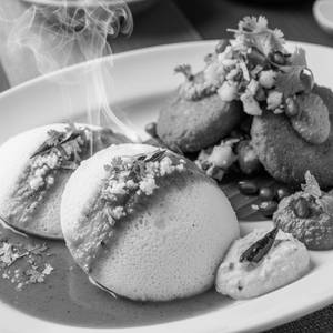 Idly ( 2Pcs) with Vada (1 pcs)                                  