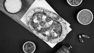 Sourdough Pesto Chicken Naanza