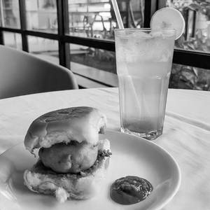 Schezwan vada pav and cold drinks 125ml                           
