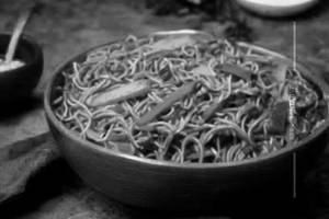 Veg hakka noodles