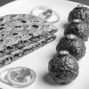 Masala Paratha 1pc with Veg Manchurian 4 Pcs                              