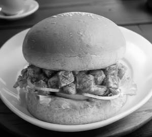 Tandoori paneer burger