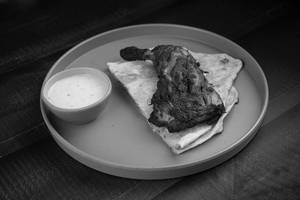 Barbeque Chicken With Butter Naan