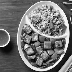 Paneer chilli 1pc and fried rice                           
