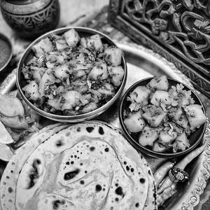 Aloo jeera + 3 chapati