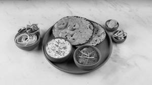 Aloo Pyaz Ki Sabji Aur Bejar Ki Roti
