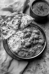 Dal Makhani+butter Chicken+ 2 Choose Breads +jeera Pulao(serves 2)