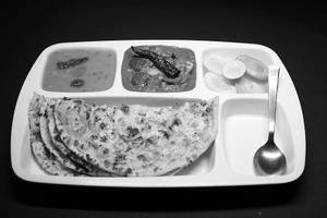 Kadhai Paneer With Butter Kulcha