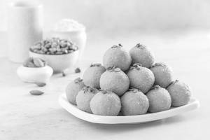 BESAN LADU