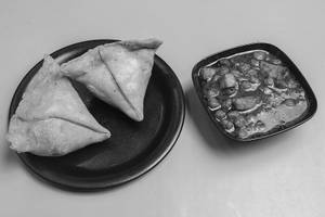 2 Pc Samosa With Choley/subzi