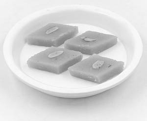 Nariyal-Kesar Barfi [4 Pieces]