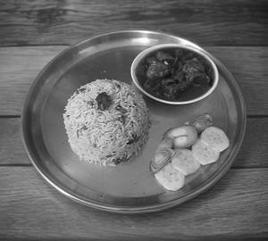 Veg fried rice with chilli chicken [4 pieces]