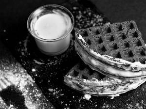 White Choco R/V Waffle
