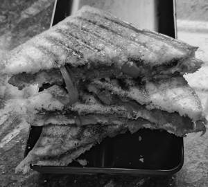 Tomato onion sandwich