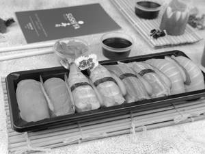 Rainbow Nigiri Box (8 Pcs)
