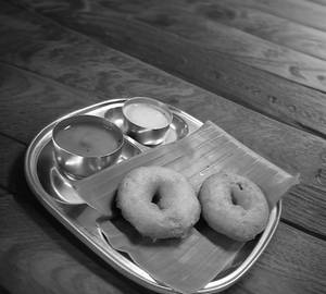 Vada Sambhar [2 Pieces]