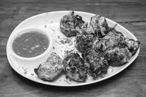 Chicken Afghani Momos [8 Pieces]
