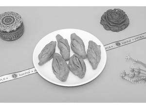 Karela Mathri 300 Gms