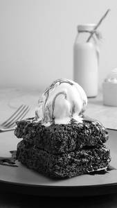 Chocolate Brownie With Ice Cream