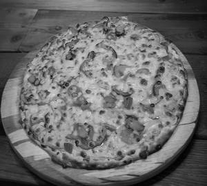 Cheese mushroom pizza