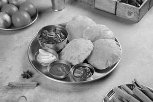 Poori Chole (4pcs)