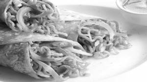 Veg Noodles Roll
