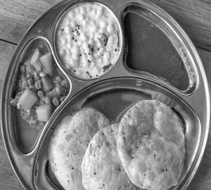 Puri 4 Sabji .Rayta