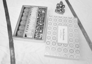 Sweet Box 881 [850 G]