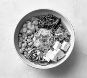 Chilli Garlic Paneer Broth Noodles with Generous Vegetables - Curate