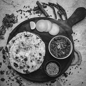 Amritsari Chola Kulcha