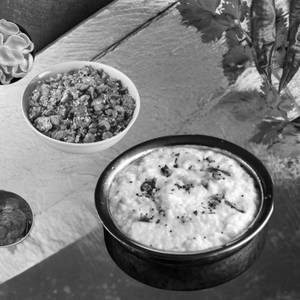 Pepper Jeera Curd Rice 450 Ml + Veg 250 Ml + Fryums + Pickle