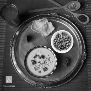 Curd Curry Rice 450 Ml + Veg 250 Ml + Fryums + Pickle