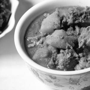 Chicken Gravy With Aloo [5 Pcs]