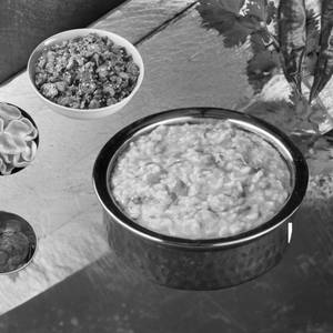 Classic Dal Khichdi 450 Ml + Veg 250 Ml + Fryums + Pickle
