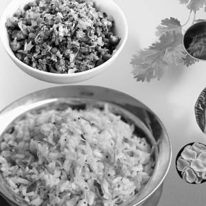 Cabbage Rice 450 Ml + Veg 250 Ml + Fryums + Pickle