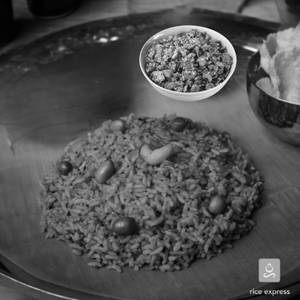 Tamarind Rice 450 Ml + Veg 250 Ml + Fryums + Pickle