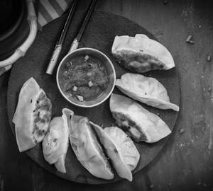Chicken Pan Fried Momo [8 Pieces]