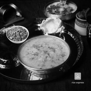Vegetable Dal Khichdi 450 Ml + Veg 250 Ml + Fryums + Pickle