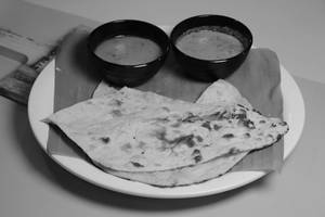 Naan Curry (2pcs)