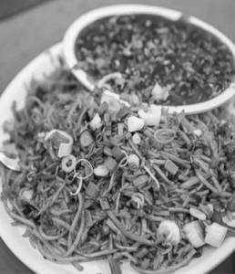 Veg Chopper Noodles With Gravy
