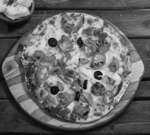 Deluxe veggie pizza