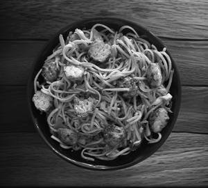 Noodles with manchurian balls