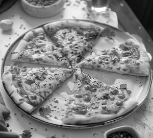 Schezwan Paneer Pizza