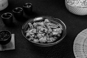 Sliced Chicken In Soya & Chilli Garlic Sauce