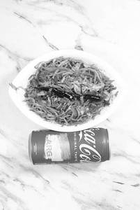 Veg Chilli Garlic Noodles +coke Can  300ml