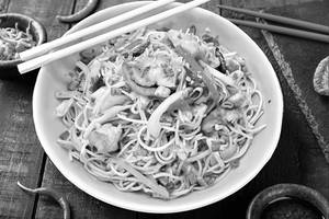 Chilli Garlic Noodles - Chicken
