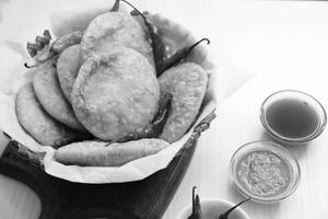 Pyaz Kachori [2 Pcs]